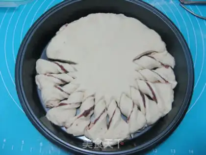 Make The hand tore the strawberry sauce and the sprained bread step 9