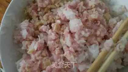 Make A radish meat bun step 3