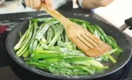 Make Korean seafood onions step 3