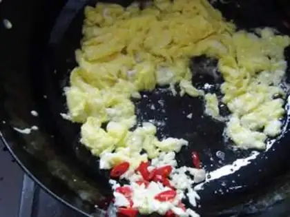 Make Autumn egg fried rice step 5