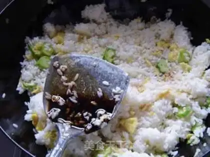 Make Autumn egg fried rice step 8