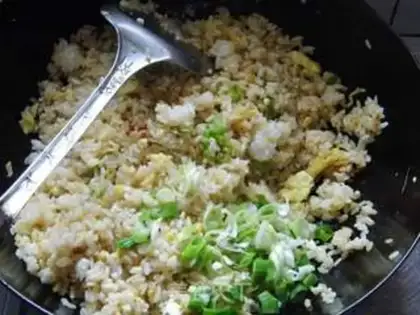 Make Autumn egg fried rice step 9