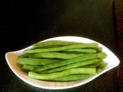 Make Three flowers with beans step 3