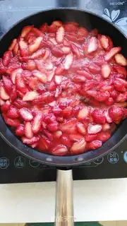 Make Strawberry sauce step 0