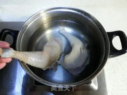 Make A chicken leg with mushrooms step 1