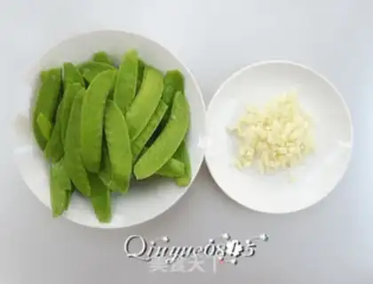 Make Garlic Dutch beans step 1