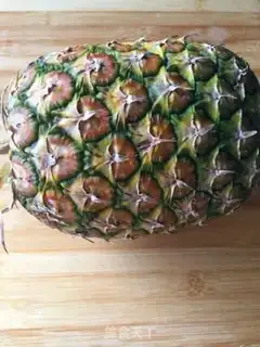 Make Ice and fresh pineapple juice step 0