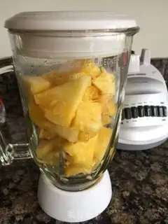 Make Ice and fresh pineapple juice step 2