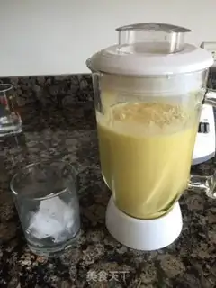 Make Ice and fresh pineapple juice step 5