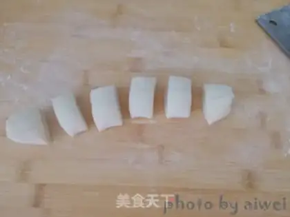 Make Xinjiang baked buns step 7