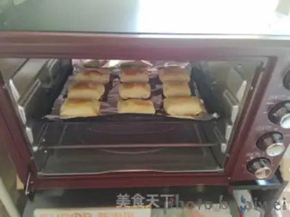 Make Xinjiang baked buns step 13