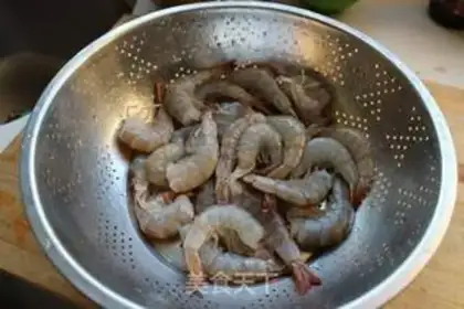 Make Spicy shrimp step 1
