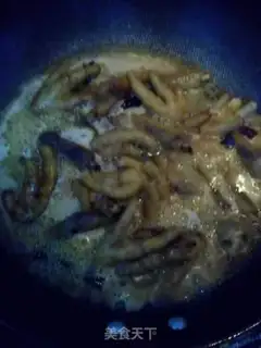 Make Chicken claws with red beers step 1
