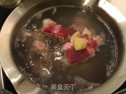 Make Cow and radish steak soup step 1