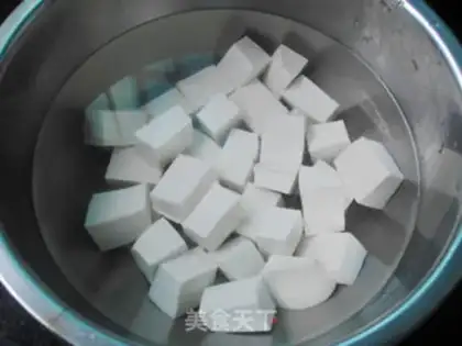 Make Smelt tofu egg soup step 1