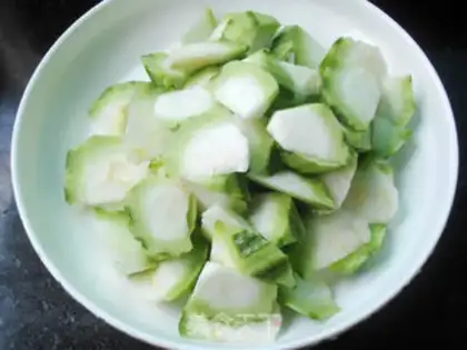 Make Smelt tofu egg soup step 2