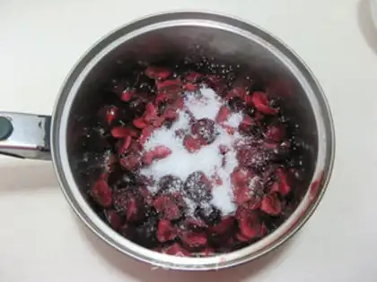 Make Delicious cherry sauce step 1
