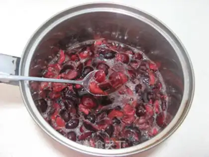 Make Delicious cherry sauce step 2