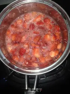 Make Homemade strawberry sauce step 1
