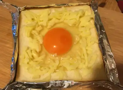 Make Eggs and toast step 4