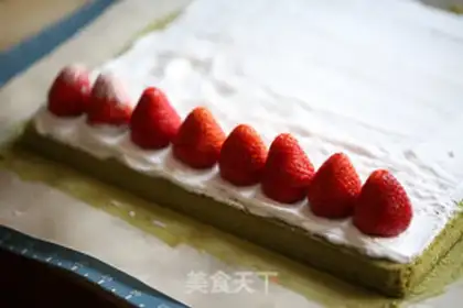 Make Tea strawberry rolls step 17