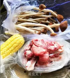 Make Tea mushrooms, corn chop soup step 0