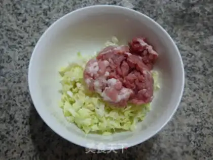 Make Round cabbage pork box step 1