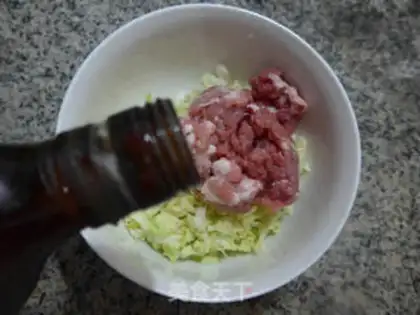 Make Round cabbage pork box step 2