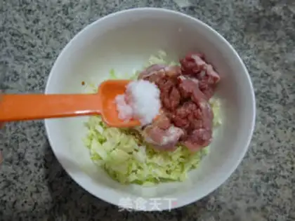 Make Round cabbage pork box step 4