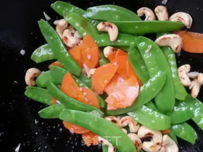 Make A cashew carrot with Dutch beans step 10