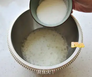 Make Low-fat yogurt cherry cake step 2