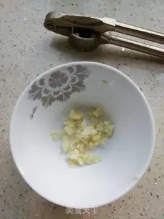 Make Garlic green beans with golden needle mushrooms step 3