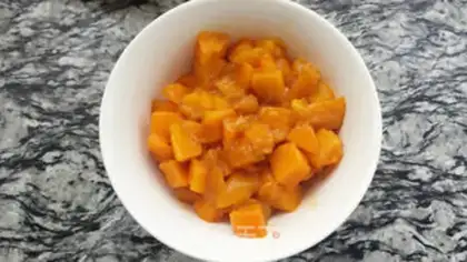 Make Mango naked cake step 2