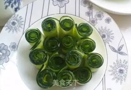 Make Noodle cucumber roll step 1