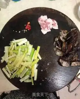 Make Pyramid oil and weenies step 1