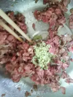 Make Long-lived veal veal and pork mixed with big meat dumplings step 2