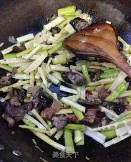 Make Pyramid oil and weenies step 2