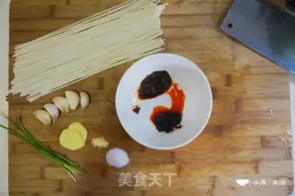 Make Garlic onion noodles step 0