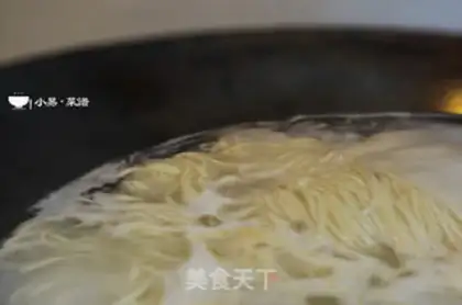 Make Garlic onion noodles step 1