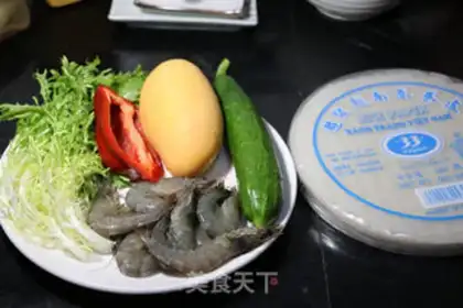 Make Shrimp mango rolls step 0