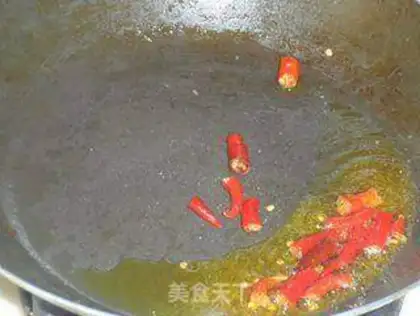 Make Scrambled eggs step 1