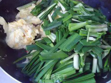 Make Scrambled eggs step 3