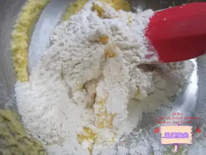 Make Pineapple merciless cake step 3