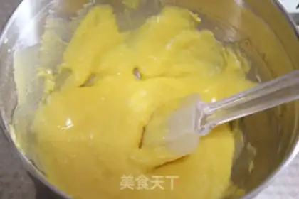 Make Strawberry cream cake step 5