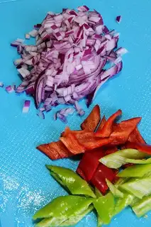 Make Big pair of shrimp sauce and pasta step 1