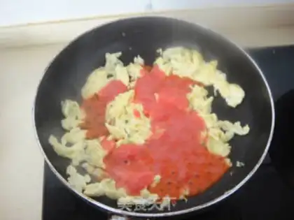 Make Tomato fried eggs step 7