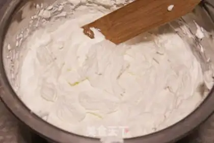Make Strawberry cream cake step 18