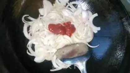 Make Tomato sauce and onion eggs step 3