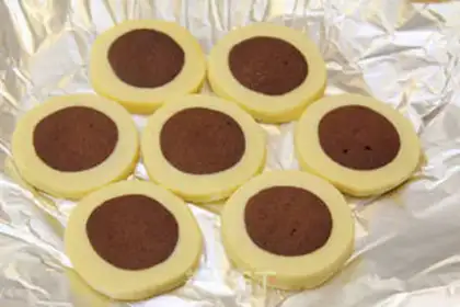 Make Toon lamb cookies step 14