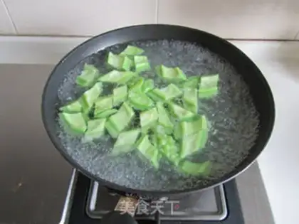 Make The bitter melon comes back to the pot step 4